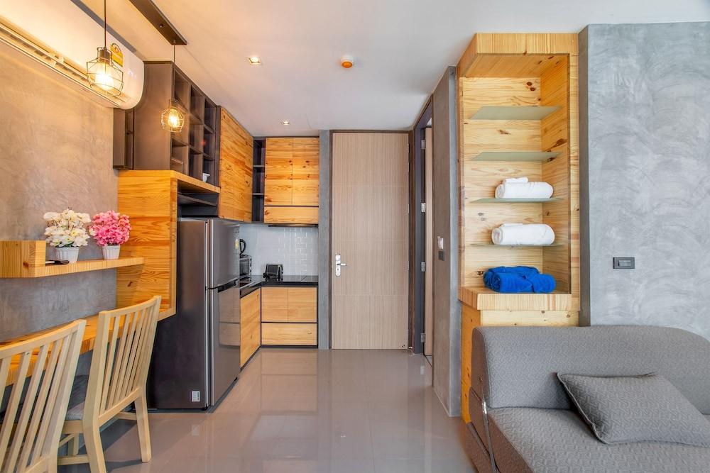 Naiharn Windy by Space