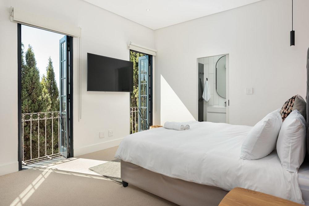 Modern Apartment in De Waterkant | Private Rooftop