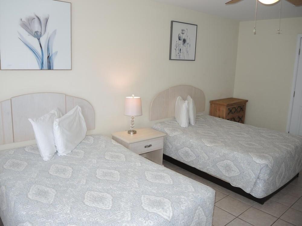 2609 2 Bedroom Villa by RedAwning