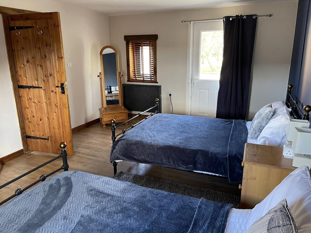 2-bed 18th Century Barn - Sleeps 6 - Pet Friendly