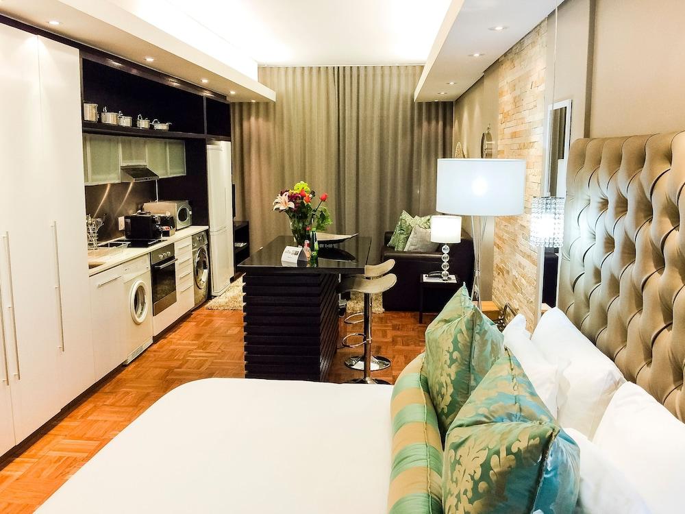 Modern Studio in Mandela Rhodes Place