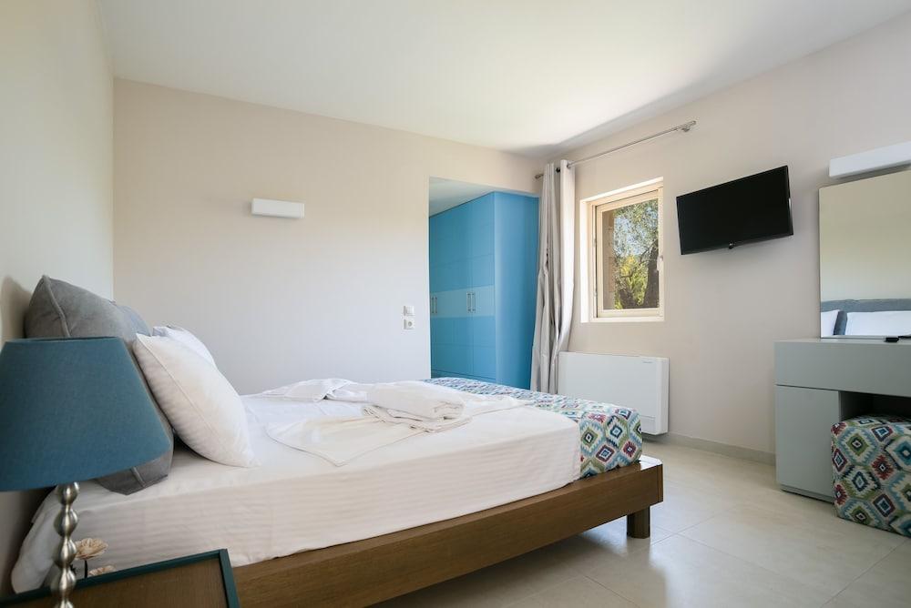 Three Stars Luxury Villas