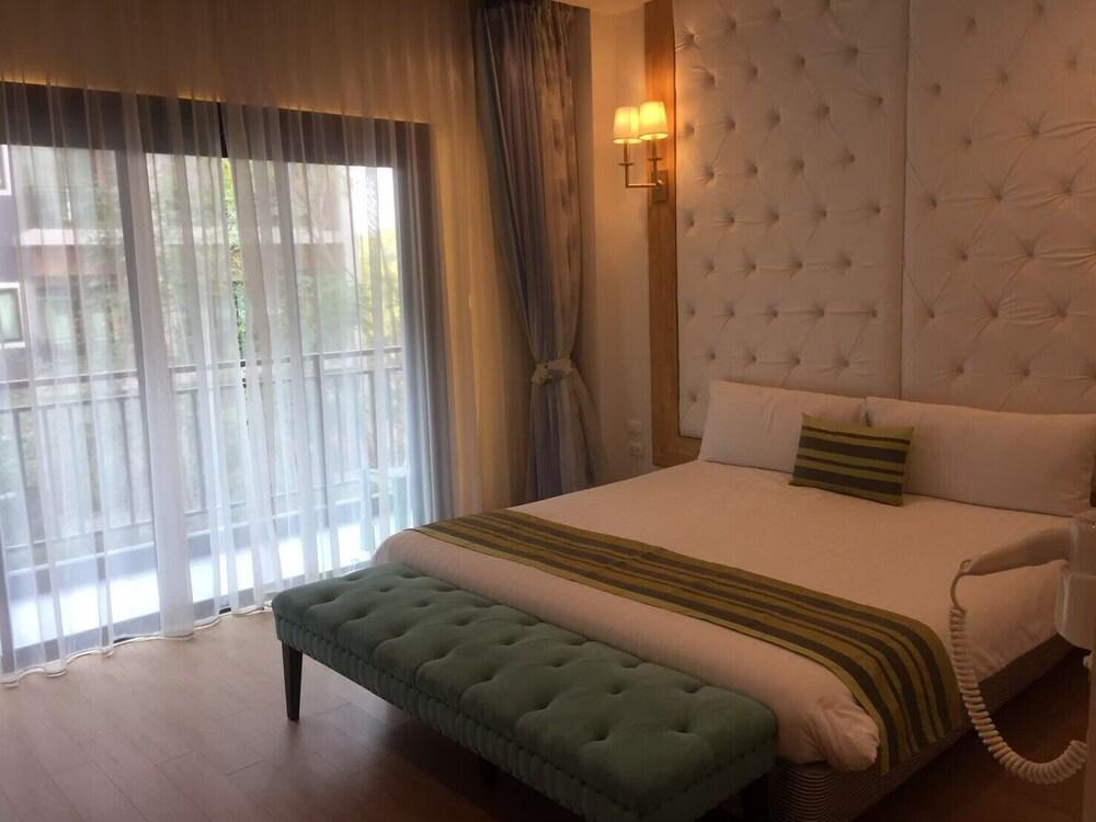 IBooking Trams Square