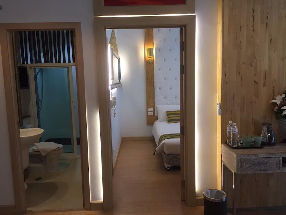 IBooking Trams Square