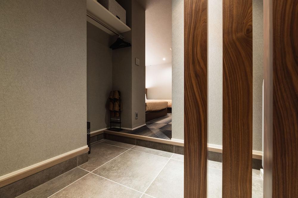 GRAND BASE Hakata Naraya