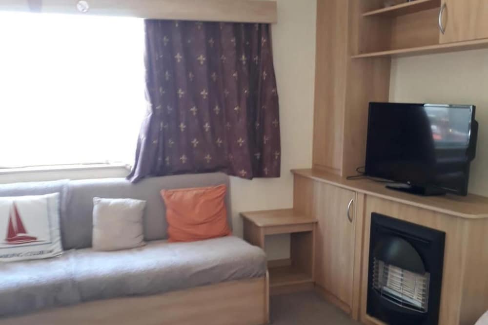 Caravan on Combe Haven - Sleeps 8 & Pet Friendly