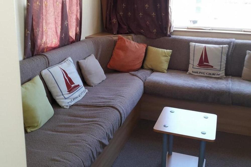 Caravan on Combe Haven - Sleeps 8 & Pet Friendly