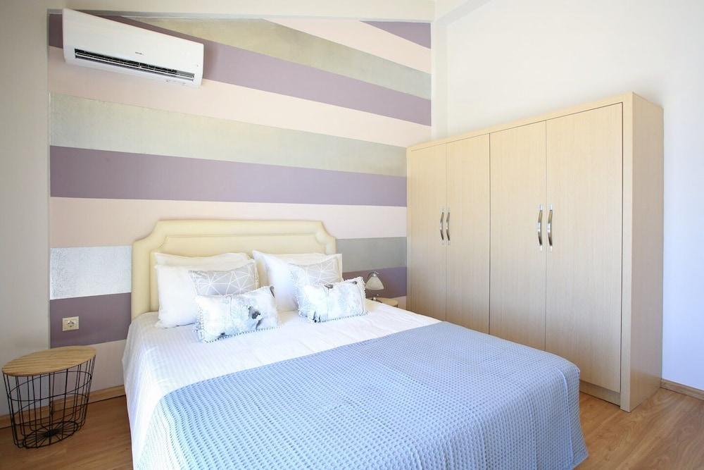 Villa Diktynna Embrace the Endless Blue