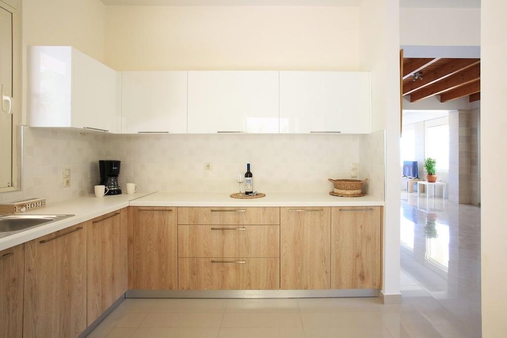 Villa Diktynna Embrace the Endless Blue