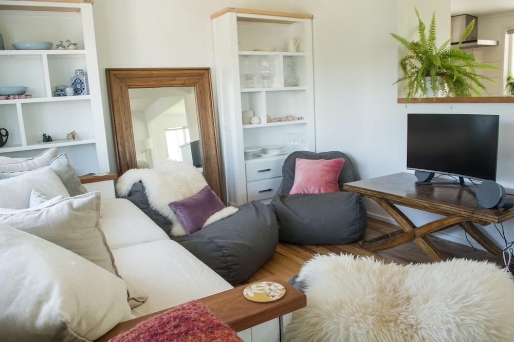 Oneroa Escape - Bell's Cottage