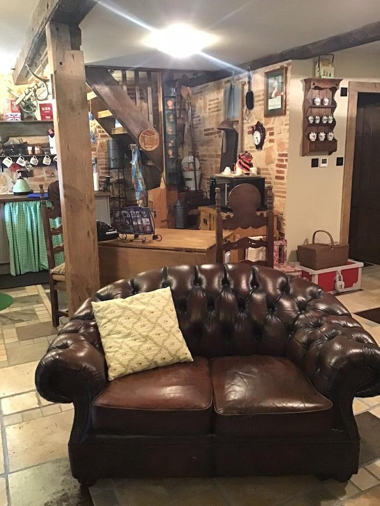 1940s Riverside Apartment