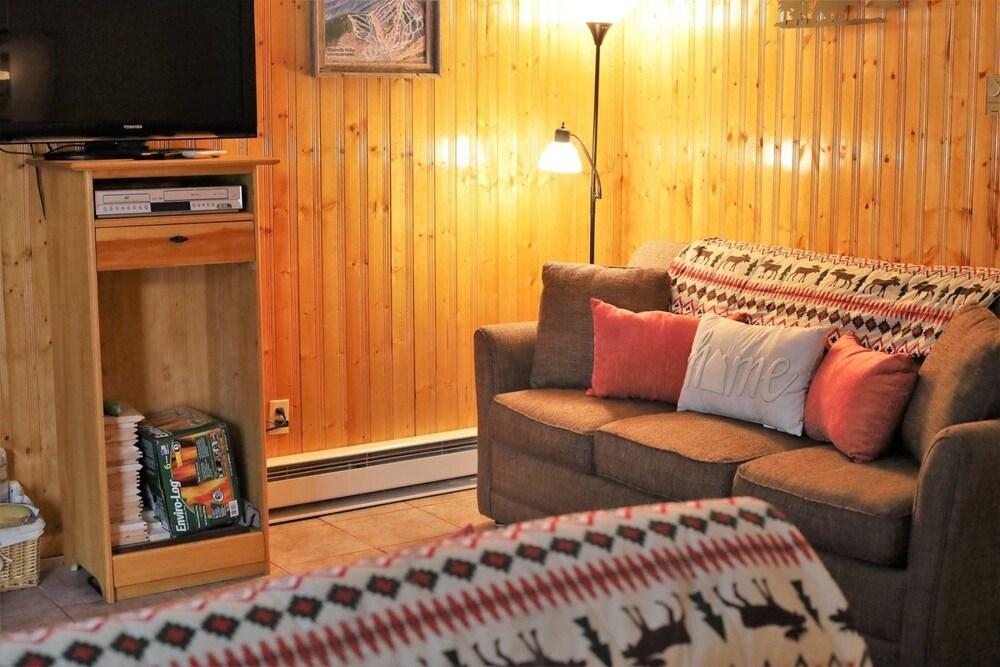 Pet Friendly Condo in Waterville Valley - Newly Refinished! - Whc23v