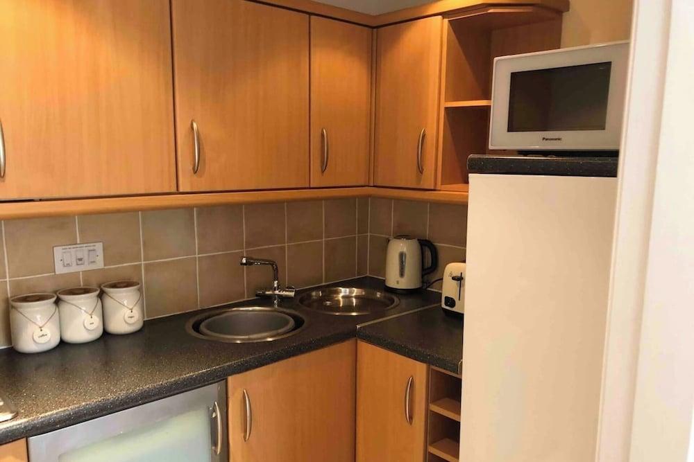 1 Bed House - Central, Free Parking, Wifi