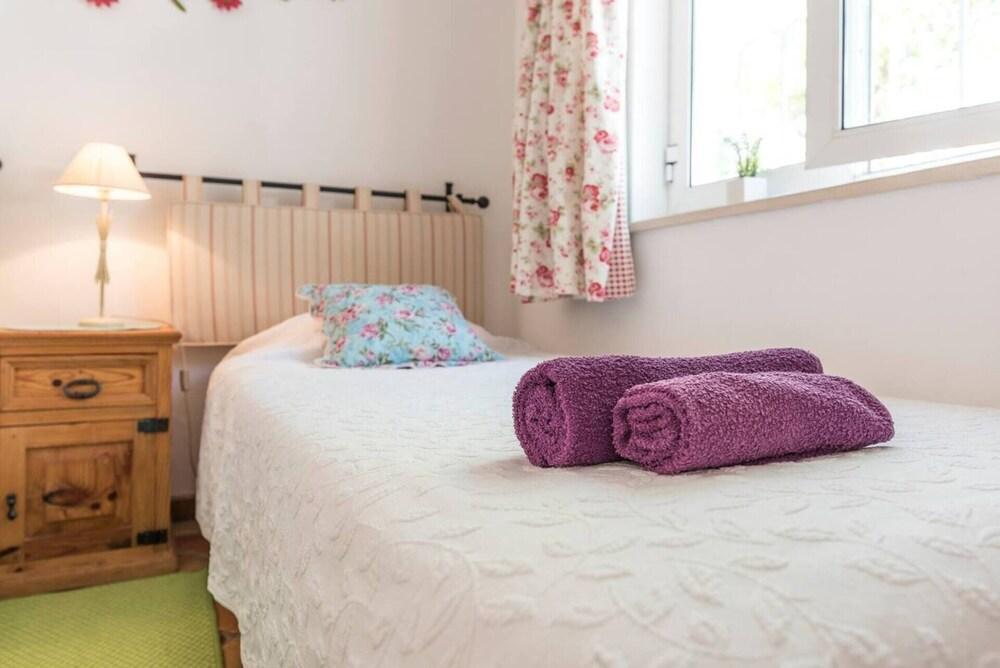 Immaculate 3-bed Villa in Guia Private Pool