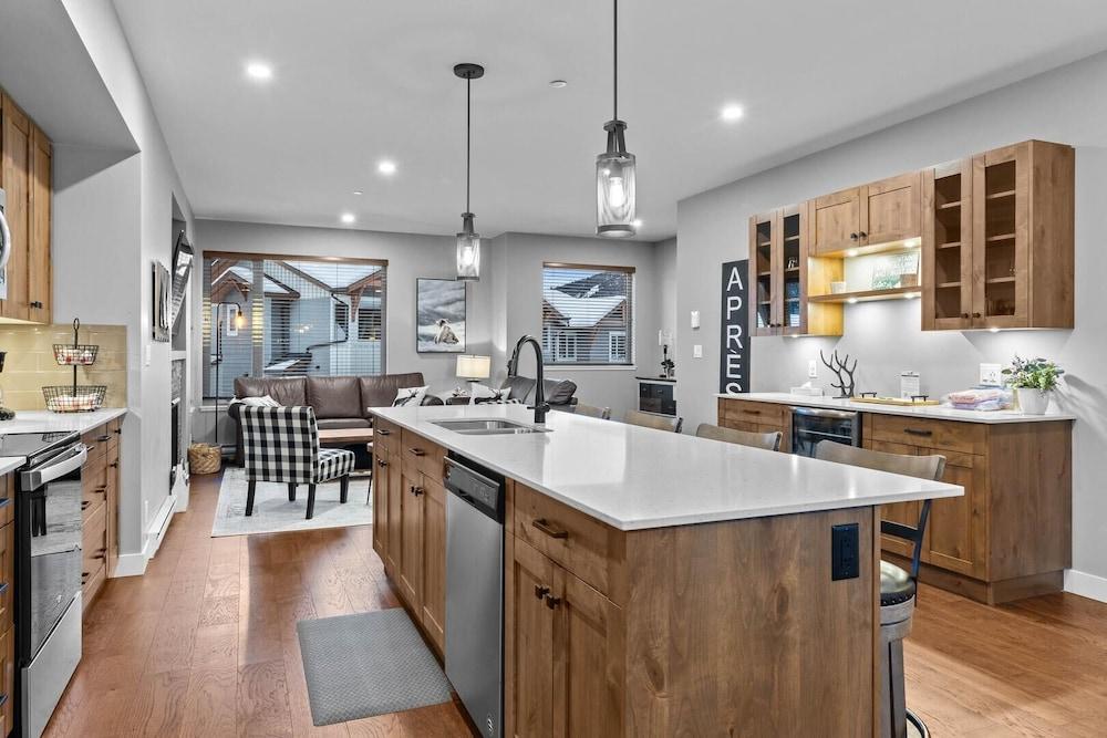 Echo Landing #42 by Bear Country