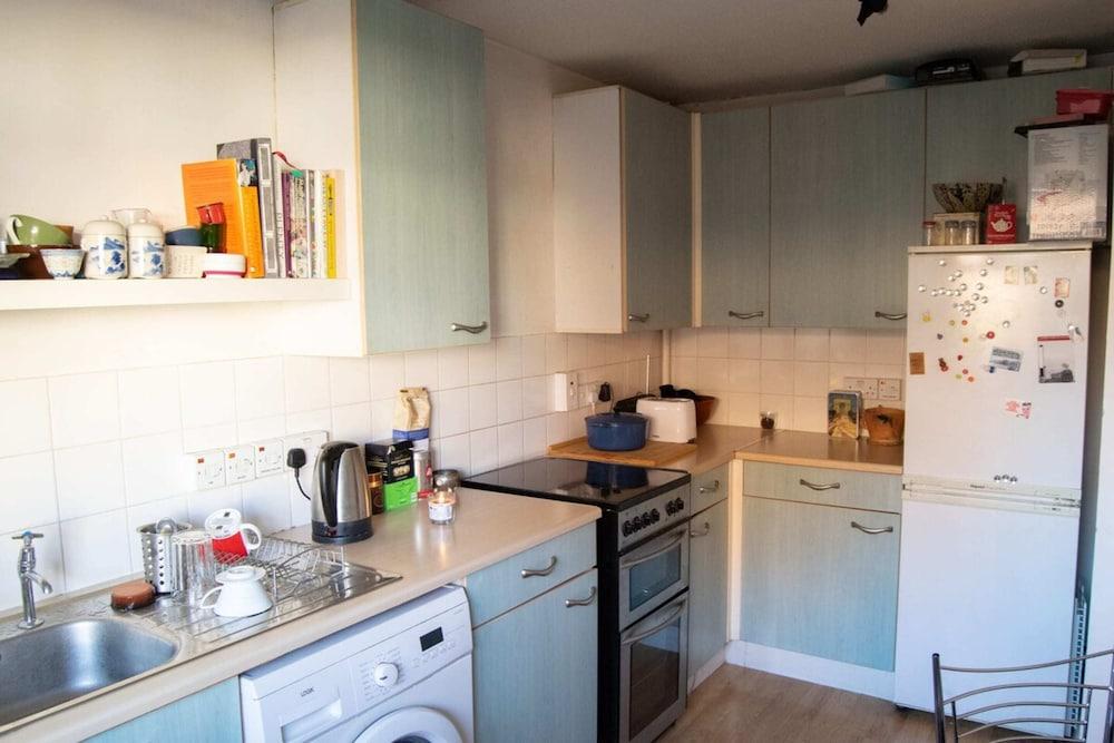 1 Bedroom Flat near DLR