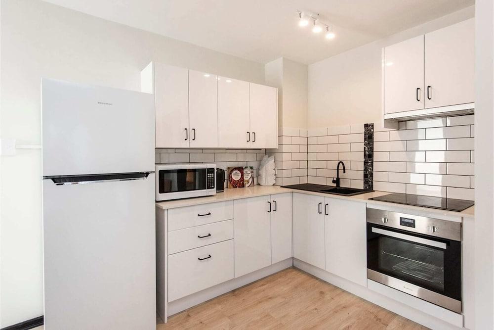 Comfortable Living Space Close to Foreshore & Cbd