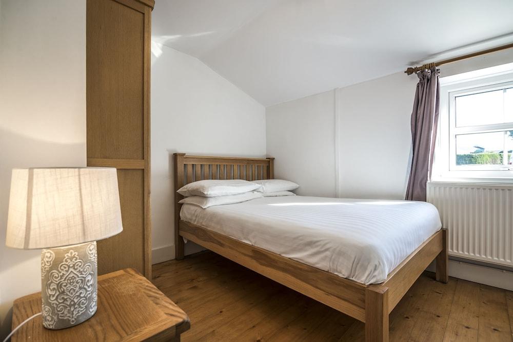 Barn Conversion - Hot Tub - Penally