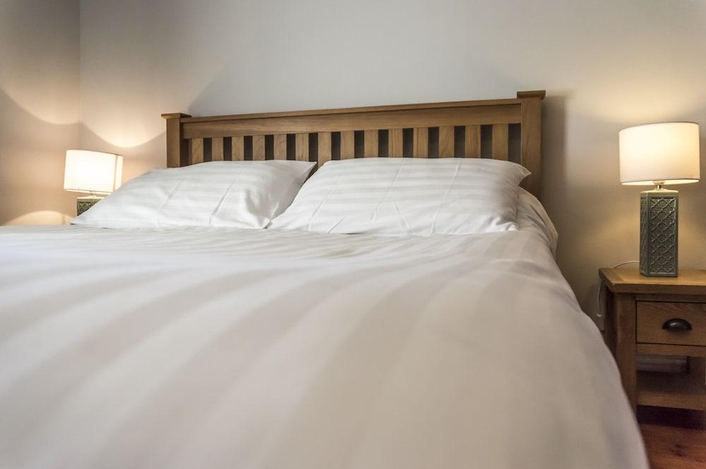 Barn Conversion - Hot Tub - Penally