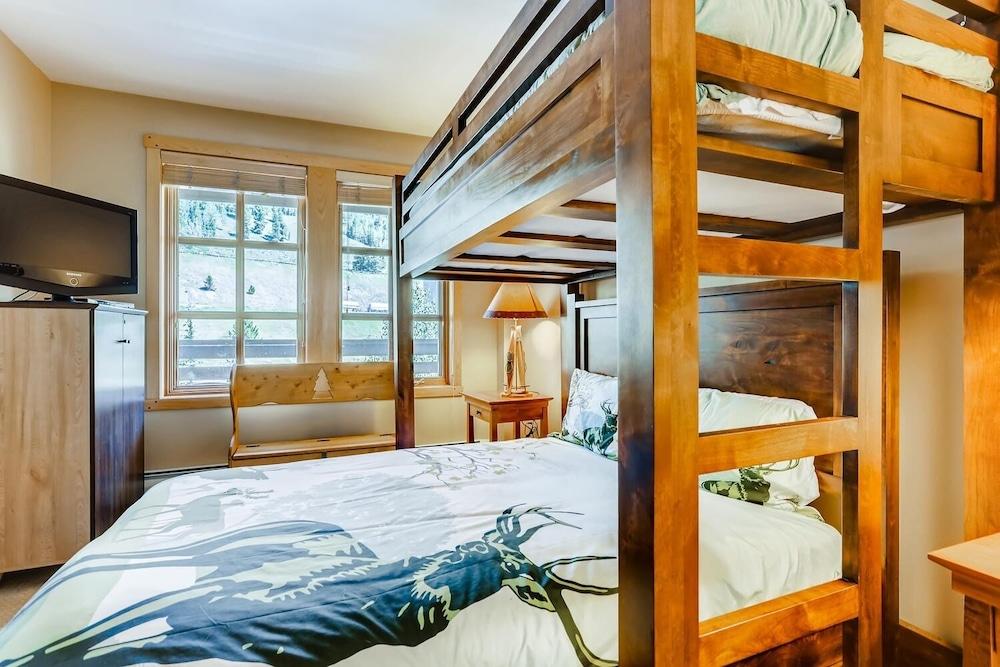 Passage Point 202 2 Bedroom Condo by RedAwning