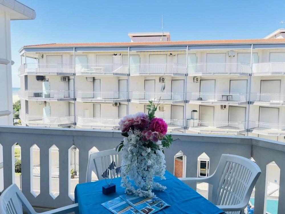 Comfy Seafront Apartment - Beahost