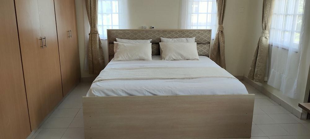 Azanza Mtwapa Holiday Home-B