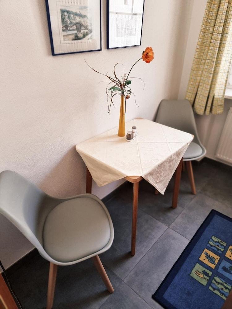 Cafe Altmühl, Ferienwohnungen Gästehaus Krimhilde direkt am Wasser