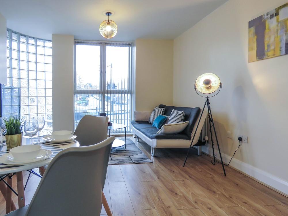 Park Central Two Bedroom & Parking
