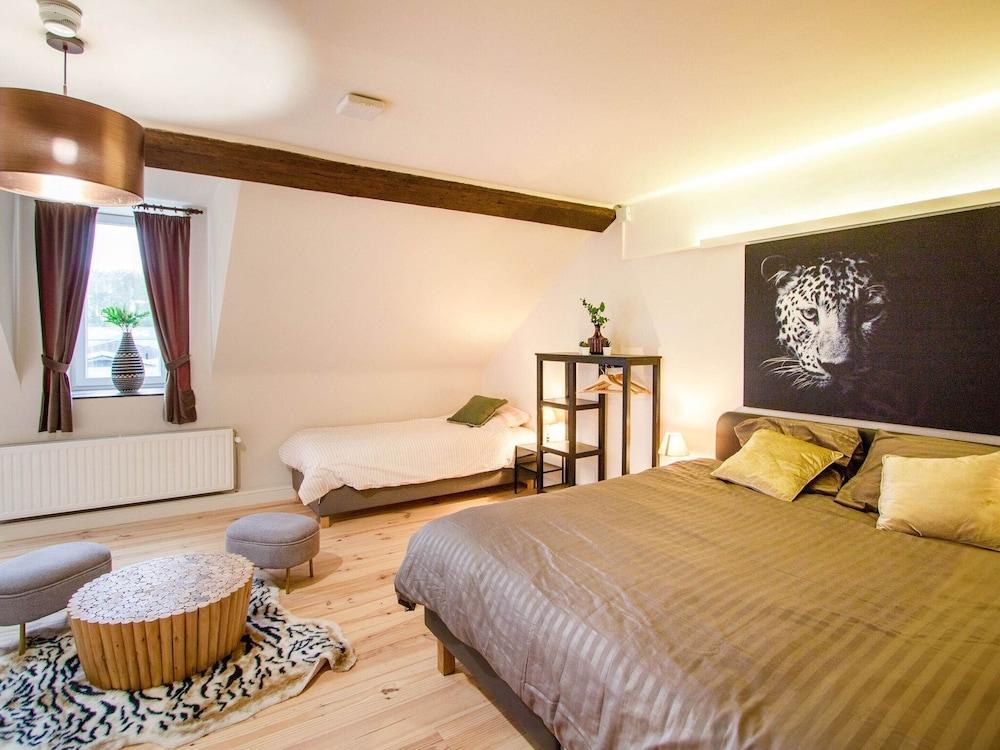 Wellness Castle With Cinema Bliss