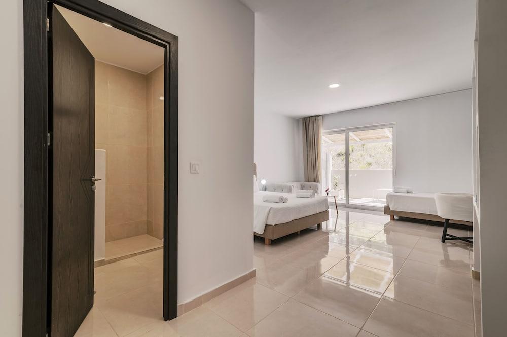 Bamboo Suites Adults Only