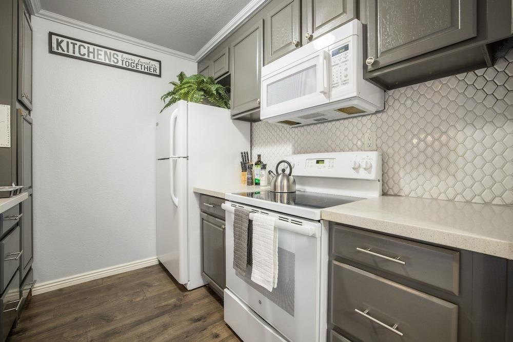 Scottsdale Camelback Rd 1 Bedroom Condo by Redawning