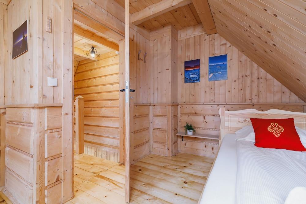 Luxurious Highlander Cottage by Renters