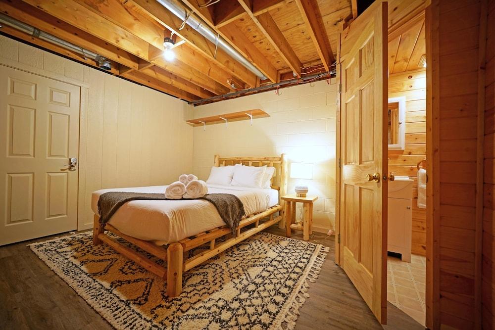 Lazy Bear Lodge ~ Mountain Views ~ Pool Table