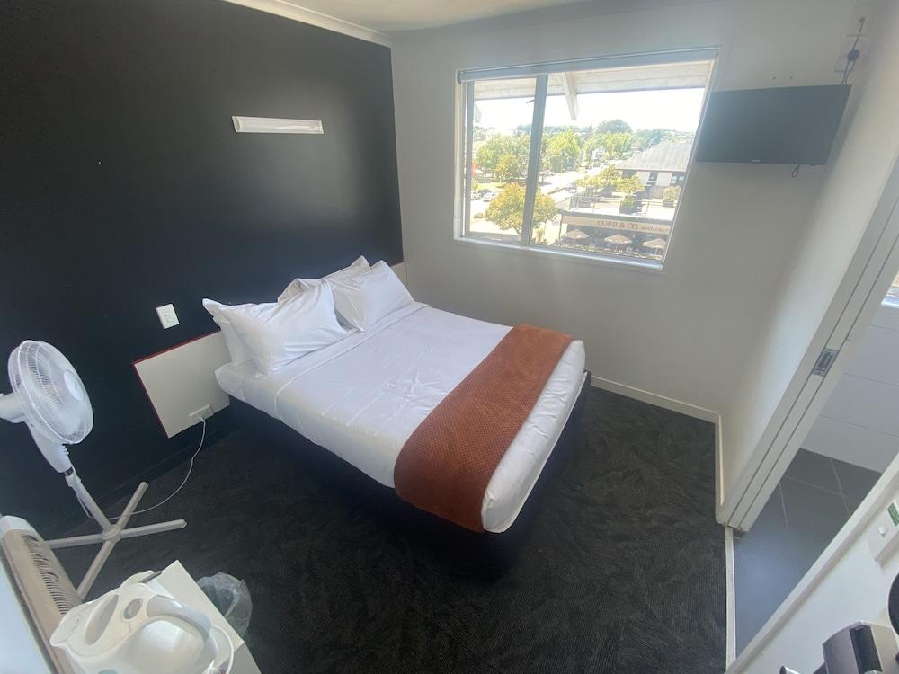 Based by the Lake - Hostel