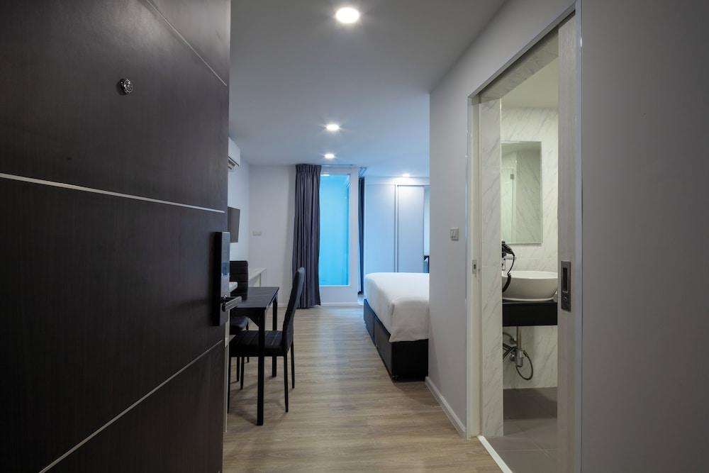 The Rizin Hotel Phratumnak