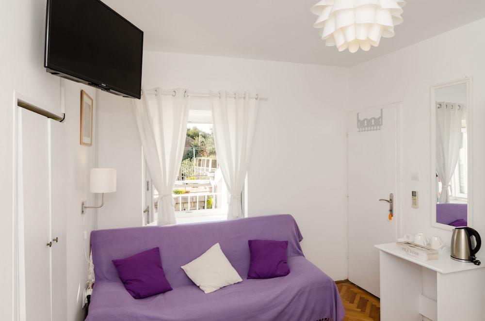 Guest House White Wave