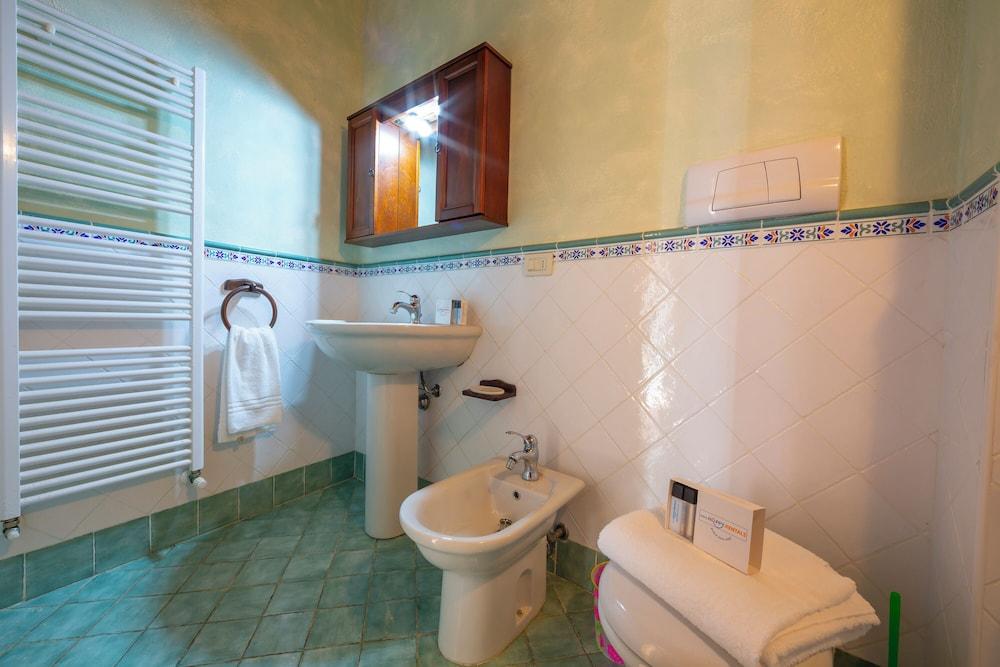 Liano Iris - Terrace & parking place