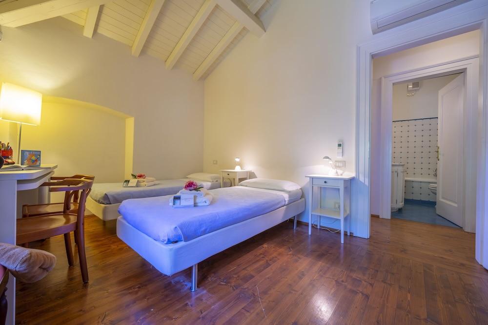 Villa Faccioli Deodara With Shared Pool