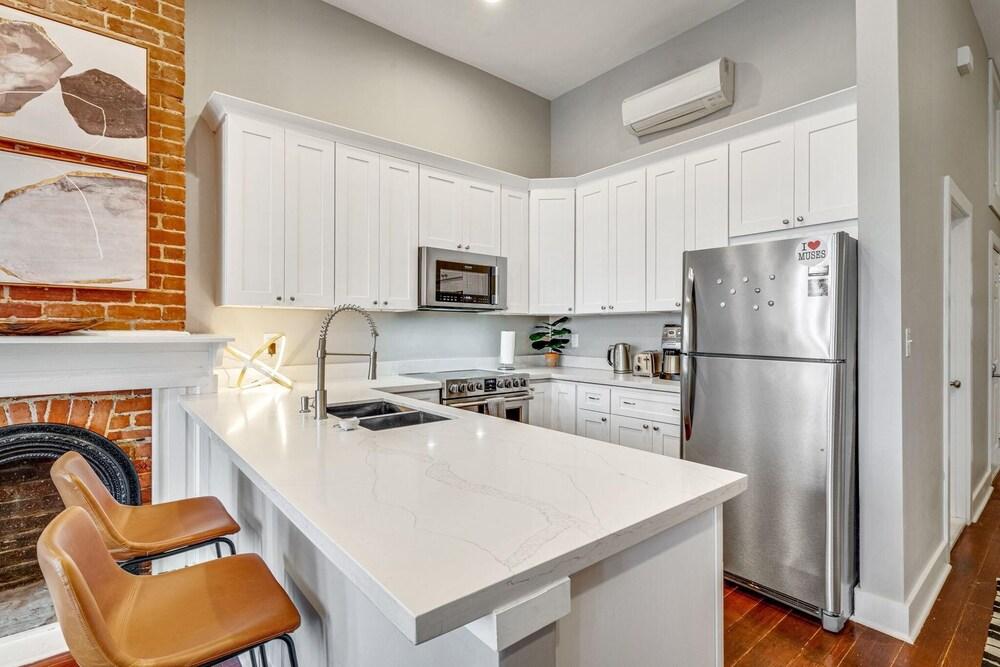 Luxurious Lower Garden District Condo w/ Balcony!