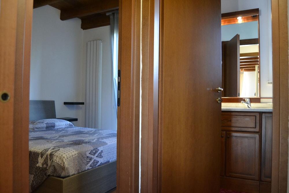 Golf Apartment With Shared Pool