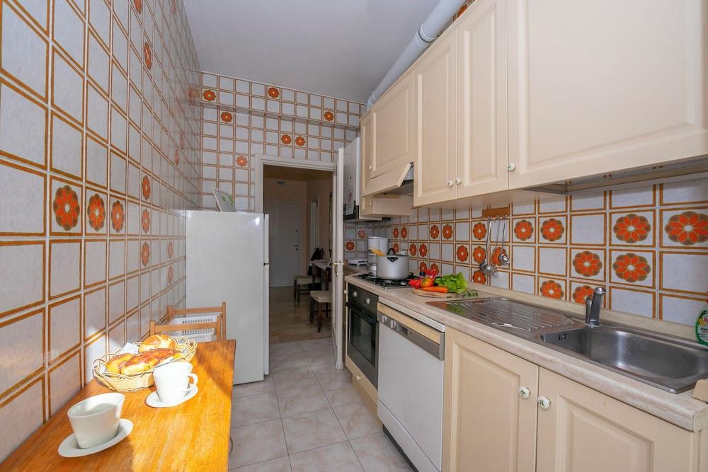 Rossella child and pet friendly