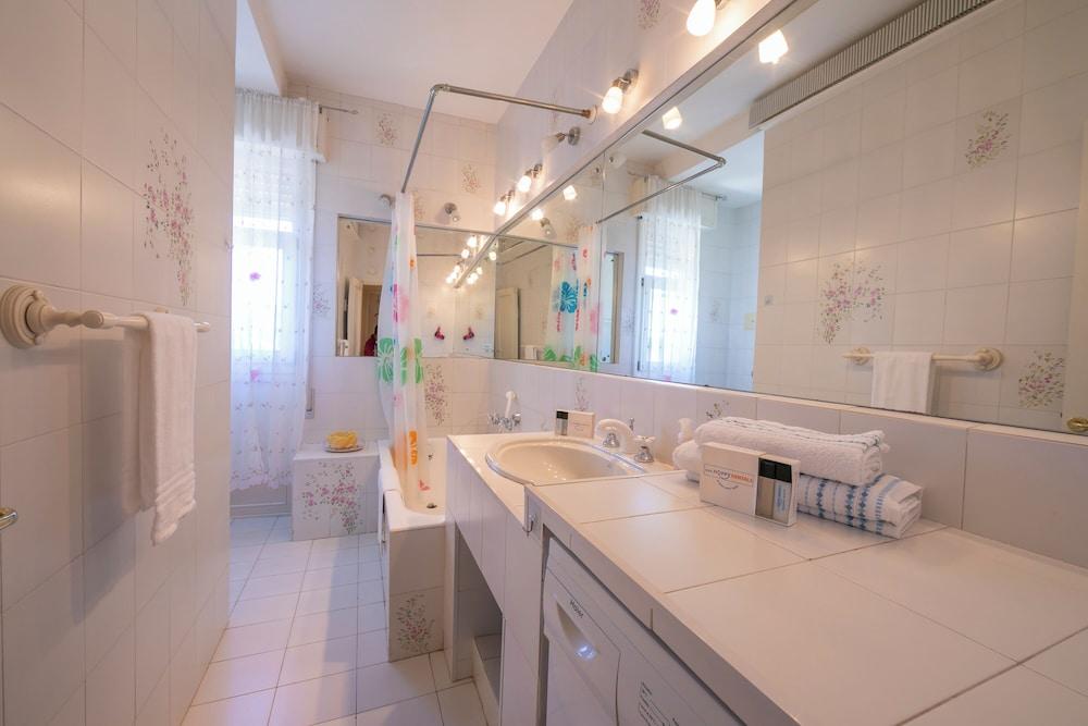 Rossella child and pet friendly