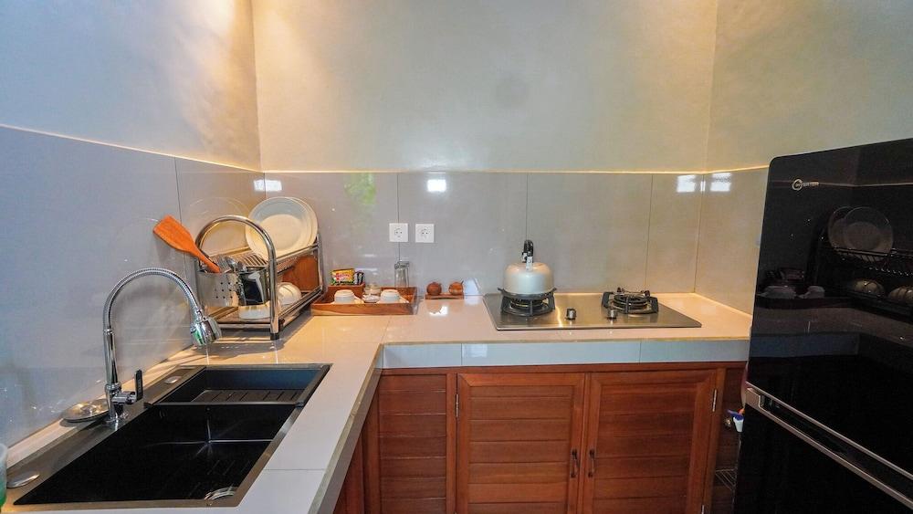 Green Coconut Cottage