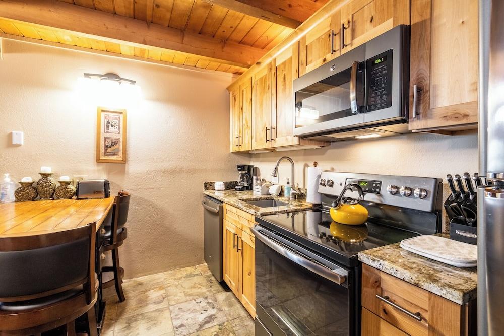 Treehouse #305, Building D by Summit County Mountain Retreats