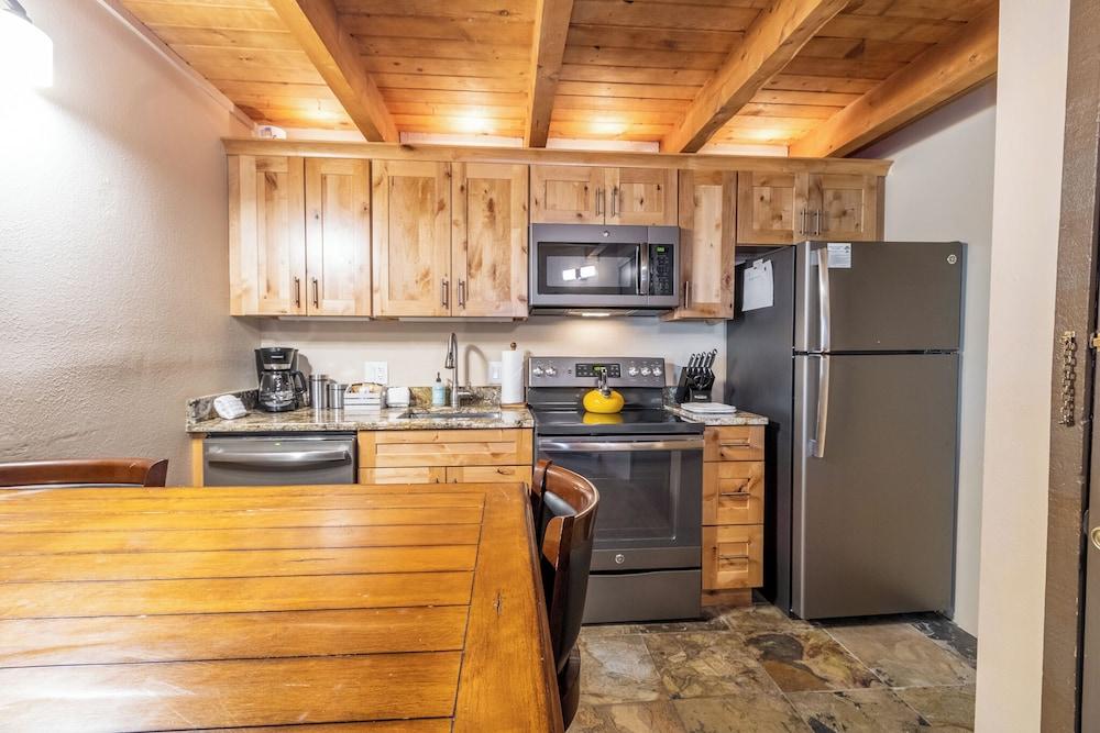 Treehouse #305, Building D by Summit County Mountain Retreats