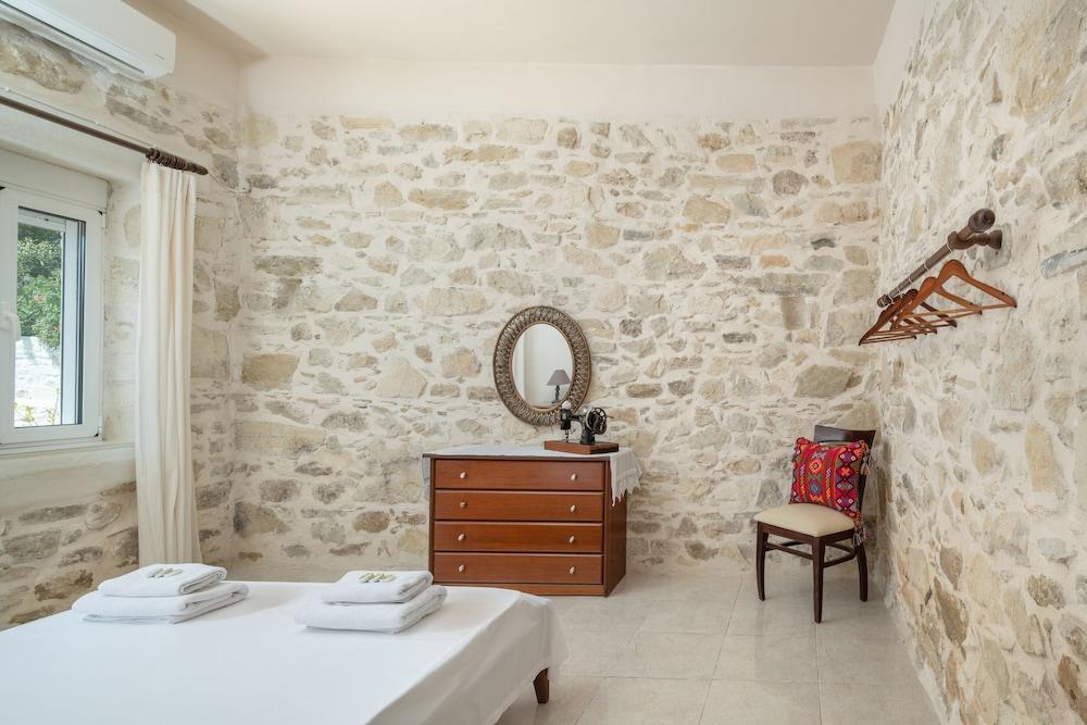 Zeus Traditional House