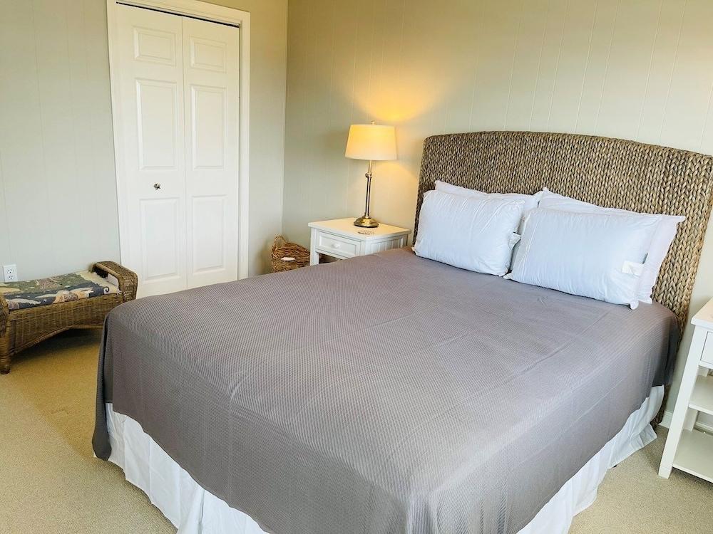 The Skipper 2 Bedroom Condo by RedAwning