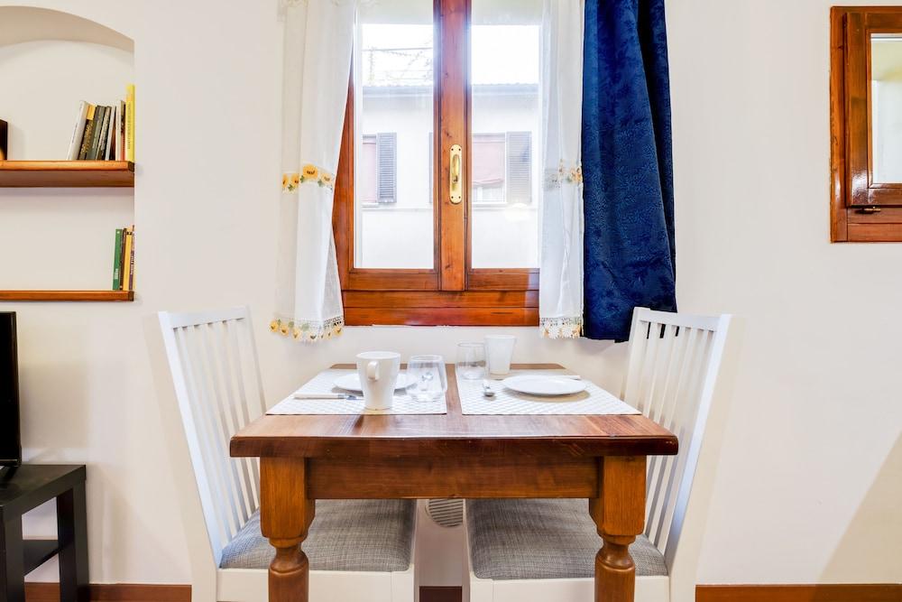 Tra le Due Torri e Piazza Santo Stefano Apartment