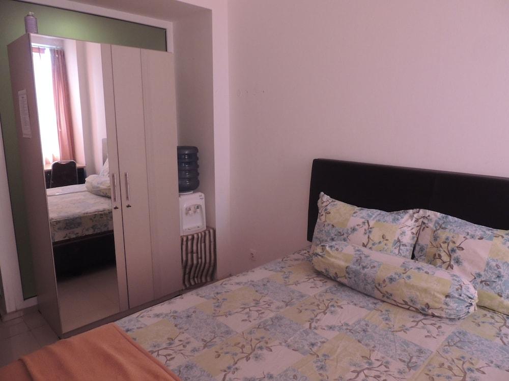 Studio Room at V Apartment