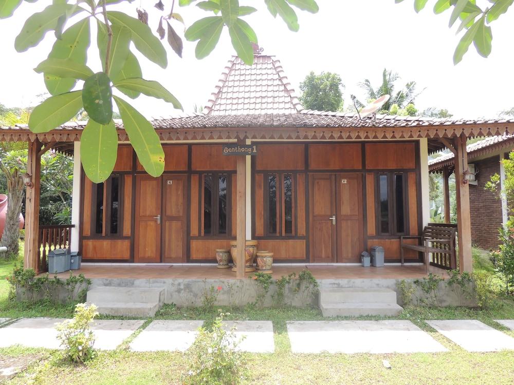 Balkondes Karanganyar (Pottery Academy)